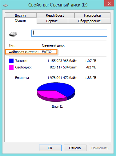 By clicking on the disk with the right mouse button and selecting the properties we will be able to see the current FS of the drive: