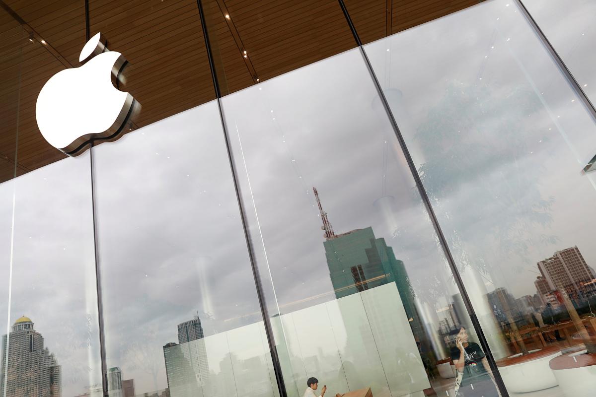 Пользователям, которые пострадали из-за дефектов, Apple посоветовали обратиться к сервисам обслуживания